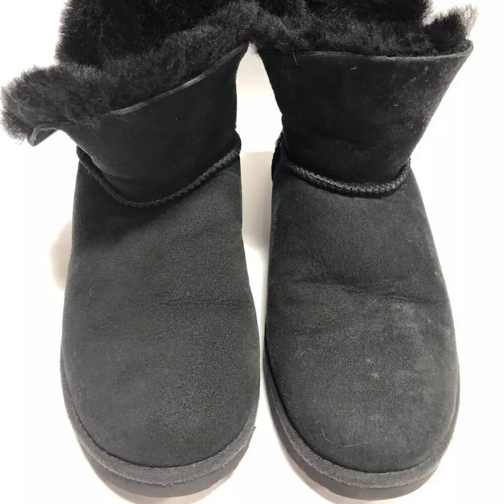 UGG Women’s Mini Bailey Button II, Black Winter Boot, Size 6 M